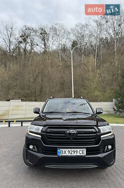 Внедорожник / Кроссовер Toyota Land Cruiser 2016 в 
