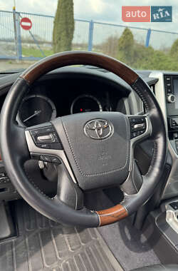 Внедорожник / Кроссовер Toyota Land Cruiser 2016 в 