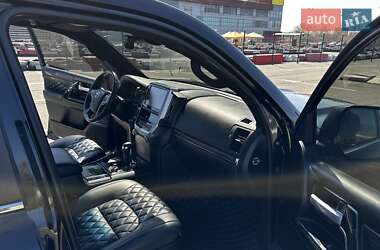 Позашляховик / Кросовер Toyota Land Cruiser 2017 в 