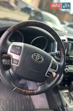 Внедорожник / Кроссовер Toyota Land Cruiser 2013 в 