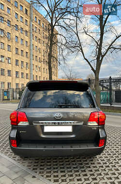 Внедорожник / Кроссовер Toyota Land Cruiser 2013 в 
