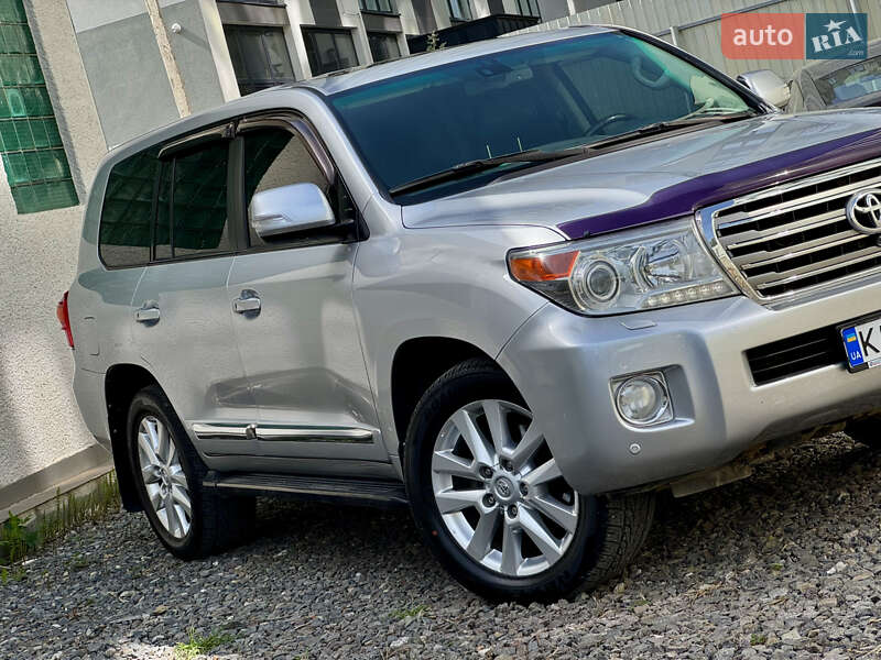 Позашляховик / Кросовер Toyota Land Cruiser 2013 в Ужгороді