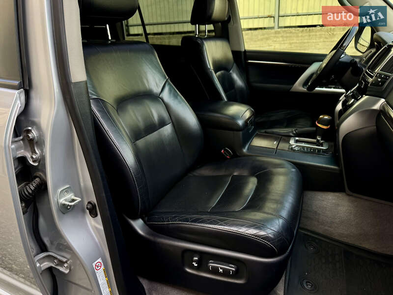 Позашляховик / Кросовер Toyota Land Cruiser 2013 в Ужгороді
