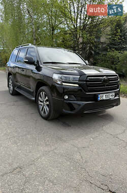Внедорожник / Кроссовер Toyota Land Cruiser 2017 в 