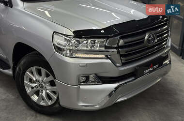 Внедорожник / Кроссовер Toyota Land Cruiser 2017 в 