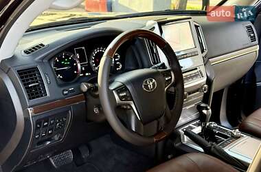 Внедорожник / Кроссовер Toyota Land Cruiser 2016 в 