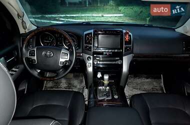 Внедорожник / Кроссовер Toyota Land Cruiser 2012 в 
