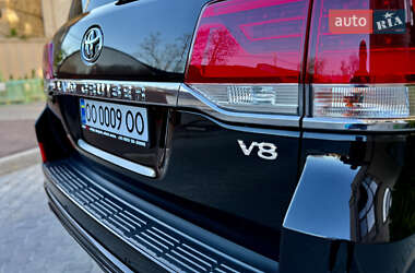 Позашляховик / Кросовер Toyota Land Cruiser 2020 в 