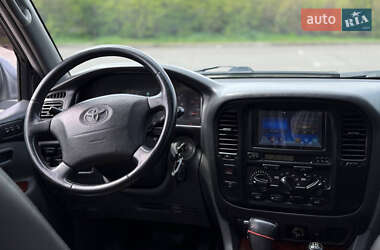 Внедорожник / Кроссовер Toyota Land Cruiser 2002 в 