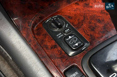 Внедорожник / Кроссовер Toyota Land Cruiser 2002 в 