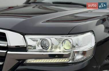 Внедорожник / Кроссовер Toyota Land Cruiser 2017 в 