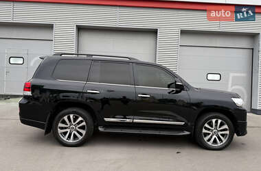 Внедорожник / Кроссовер Toyota Land Cruiser 2017 в 