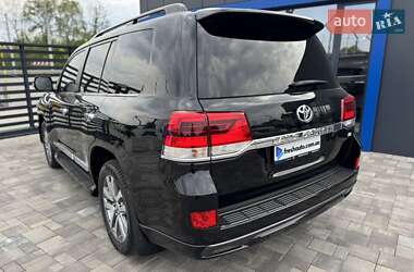 Внедорожник / Кроссовер Toyota Land Cruiser 2018 в 