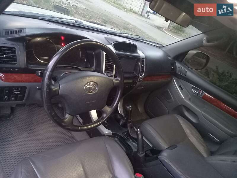 Внедорожник / Кроссовер Toyota Land Cruiser 2006 в Лозовой