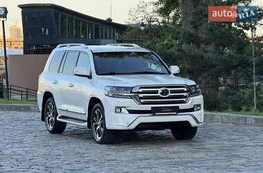 Внедорожник / Кроссовер Toyota Land Cruiser 2017 в 