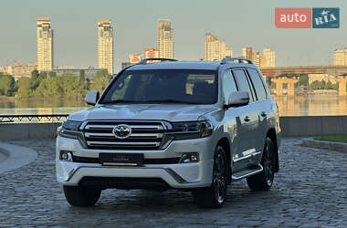 Внедорожник / Кроссовер Toyota Land Cruiser 2017 в 