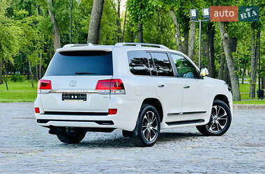 Внедорожник / Кроссовер Toyota Land Cruiser 2017 в 