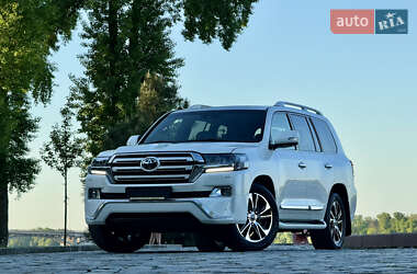 Внедорожник / Кроссовер Toyota Land Cruiser 2017 в 