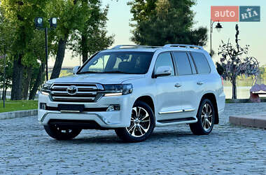 Внедорожник / Кроссовер Toyota Land Cruiser 2017 в 