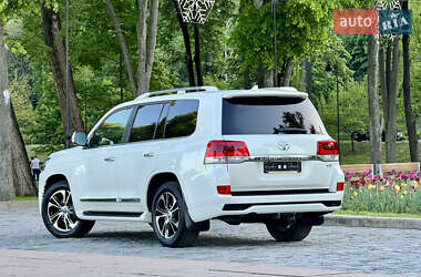 Внедорожник / Кроссовер Toyota Land Cruiser 2017 в 