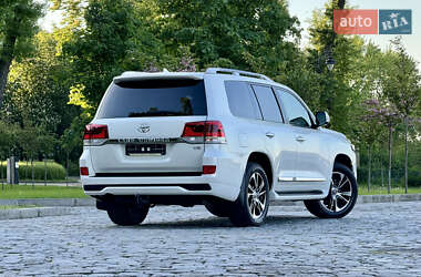 Внедорожник / Кроссовер Toyota Land Cruiser 2017 в 