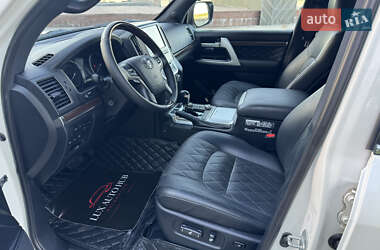 Внедорожник / Кроссовер Toyota Land Cruiser 2017 в 