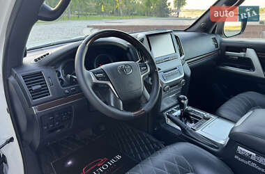 Внедорожник / Кроссовер Toyota Land Cruiser 2017 в 