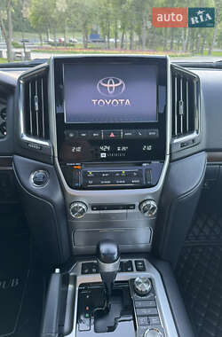 Внедорожник / Кроссовер Toyota Land Cruiser 2017 в 