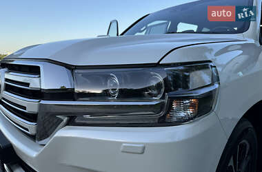 Внедорожник / Кроссовер Toyota Land Cruiser 2017 в 