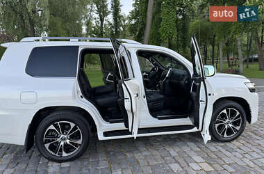Внедорожник / Кроссовер Toyota Land Cruiser 2017 в 