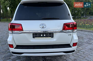 Внедорожник / Кроссовер Toyota Land Cruiser 2017 в 