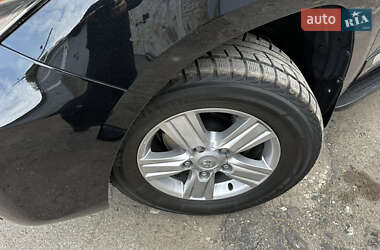 Позашляховик / Кросовер Toyota Land Cruiser 2012 в 