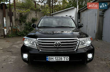 Позашляховик / Кросовер Toyota Land Cruiser 2012 в 