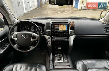 Позашляховик / Кросовер Toyota Land Cruiser 2012 в 