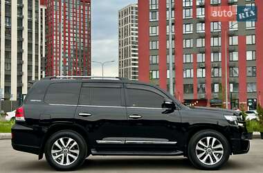 Внедорожник / Кроссовер Toyota Land Cruiser 2017 в 