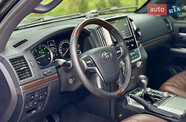 Внедорожник / Кроссовер Toyota Land Cruiser 2017 в 