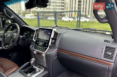 Внедорожник / Кроссовер Toyota Land Cruiser 2017 в 