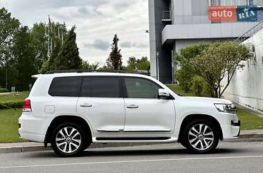 Позашляховик / Кросовер Toyota Land Cruiser 2017 в 