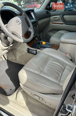 Позашляховик / Кросовер Toyota Land Cruiser 2004 в 