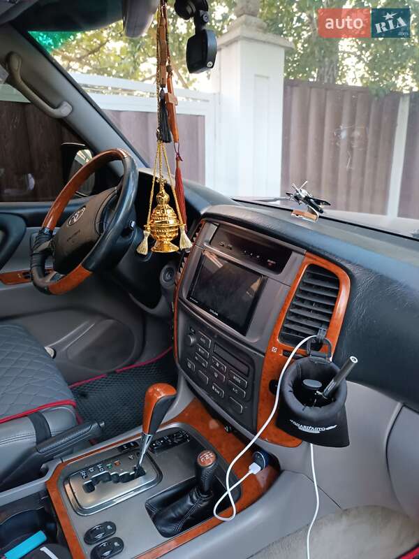 Внедорожник / Кроссовер Toyota Land Cruiser 2006 в Черновцах