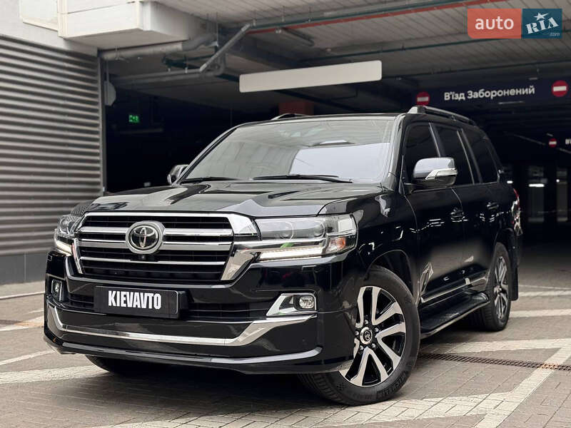 Внедорожник / Кроссовер Toyota Land Cruiser 2017 в 