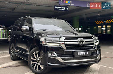 Внедорожник / Кроссовер Toyota Land Cruiser 2017 в 