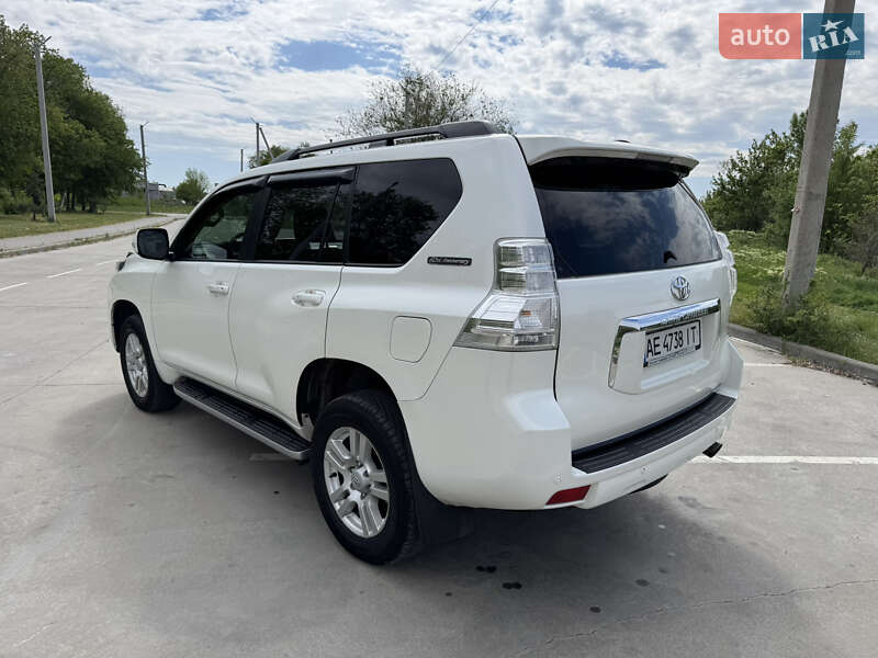 Внедорожник / Кроссовер Toyota Land Cruiser 2012 в Синельниково