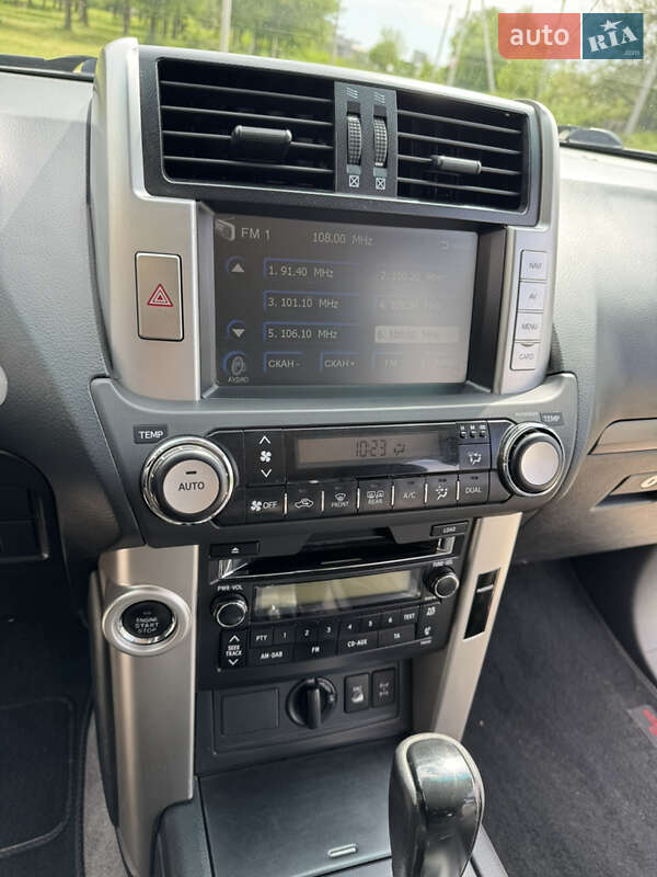Внедорожник / Кроссовер Toyota Land Cruiser 2012 в Синельниково