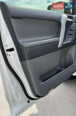 Внедорожник / Кроссовер Toyota Land Cruiser 2012 в 
