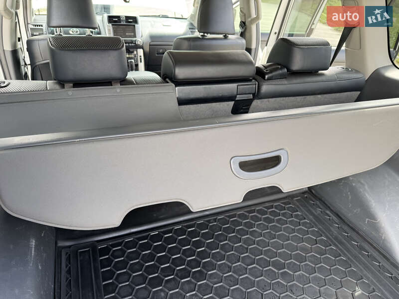 Внедорожник / Кроссовер Toyota Land Cruiser 2012 в Синельниково