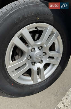Внедорожник / Кроссовер Toyota Land Cruiser 2012 в 