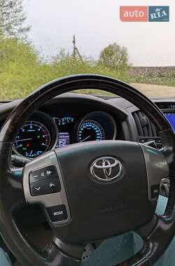 Позашляховик / Кросовер Toyota Land Cruiser 2010 в 