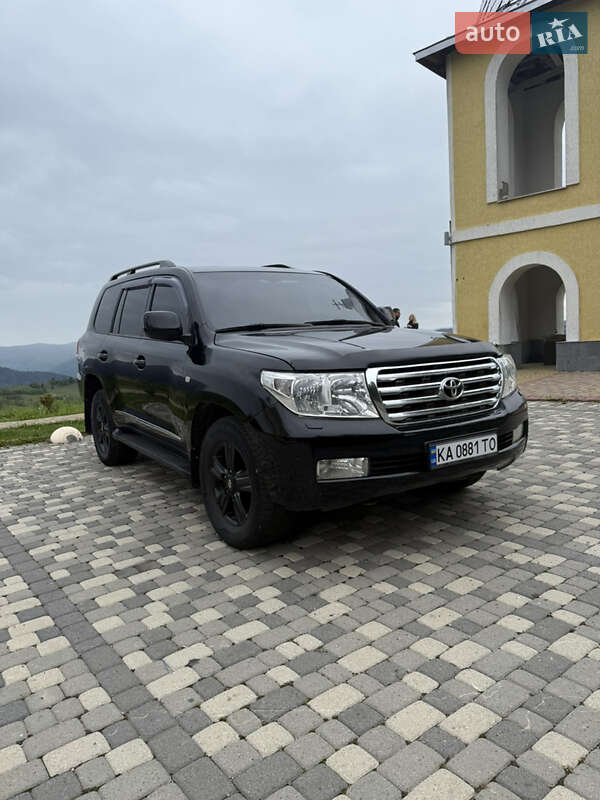 Toyota Land Cruiser 2010