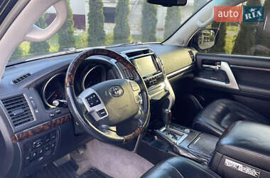 Позашляховик / Кросовер Toyota Land Cruiser 2013 в 